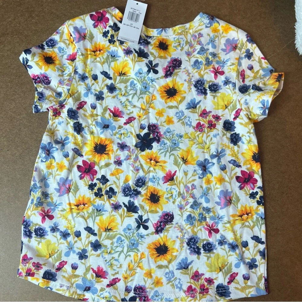 Old Navy All Over Floral Print T-Shirt, size 3T NWT
